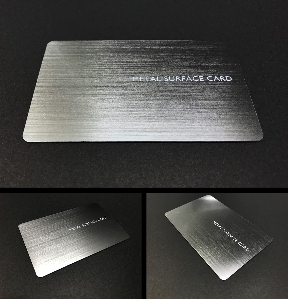 「METAL SURFACE CARD™」のサンプル（上段） 金属光沢をもつため、見る角度によって光り方が変化する（下段） © Toppan Printing Co., Ltd.